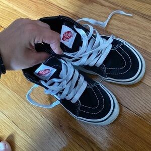 Classic high top kids vans 13.5 soot wear see pics can be put  washing machine.